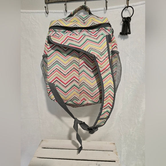 Thirty-One Sling Backpack Laptop Organizer One Shoulder Chevron Party Punch - Picture 2 of 4